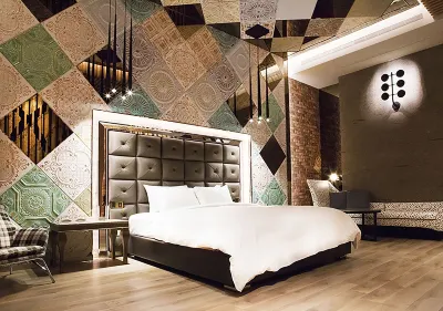 Royal Group Motel Feng Shan Branch Hotels in 