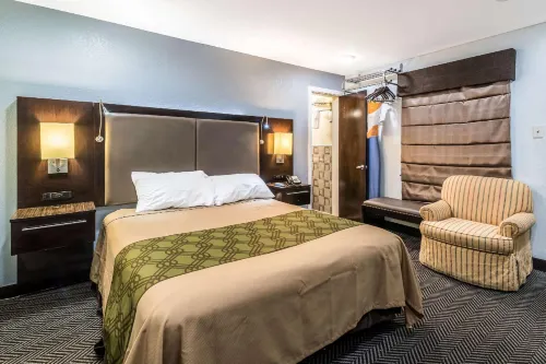 Econo Lodge Rutland City Near Hwy 7 - 駐車場