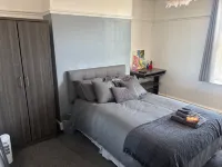 Modern 2-bed Victorian Apartment - Sleeps 6 & Pets Hotels in Odcombe