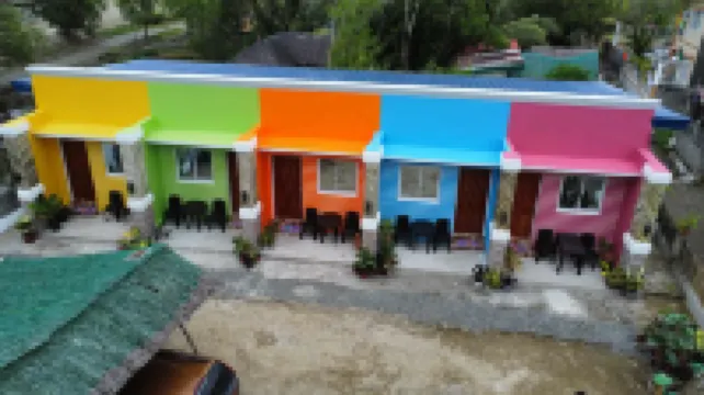 Baywalk Paradise Inn فنادق في 