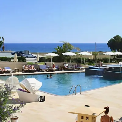 E-Hotel Larnaca Resort & Spa Hôtels à proximité de : Lac salé de Larnaca