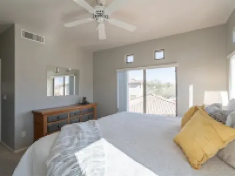 Perfect for long-term stay, heated Pool, Spa, Gym Hotels in Oro Valley