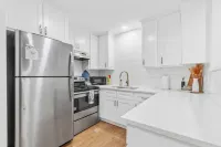 The Wildflower Townhome - Beautifully Updated and Fully Stocked - Close to A&M!