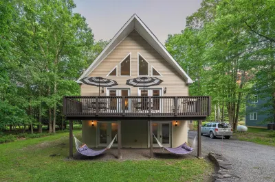 อัลไพน์ เซเรนิตี้ โดย อวันสเตย์ ชายหาด + ทางเข้าสู่ทะเลสาบ โรงภาพยนตร์, ดาดฟ้า, ห้องเล่น โรงแรมใน