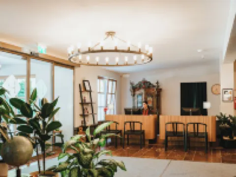 อองรี โรงแรม คิทซ์บูเฮล โรงแรมในคิทซ์บูเฮล