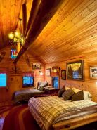 Cozy cabin in Longmont, dog friendly, near to CU, CSU, UNC and RMNP.  WiFi, AC