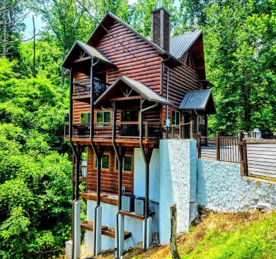 Whiskey Bear Creek: 2021, SAUNA, JACUZZI, AND POOL access! Hotels near Sugarlands Valley Nature Trail