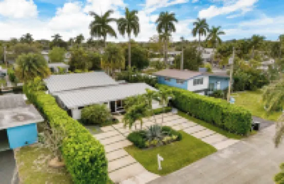 Luxury Waterfront Home w/ Pool, Hot Tub & Dock Near Las Olas Gulfstream