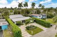 Luxury Waterfront Home w/ Pool, Hot Tub & Dock Near Las Olas Gulfstream