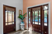 Golden Girls Cottage in Historic Mansion District