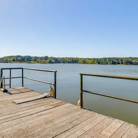 Screened Porch! Lakefront Gem in Boyds Branch Bay