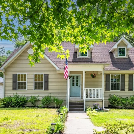 Beautiful Pines Home - Great for Large Families & Close to All Area Attractions!