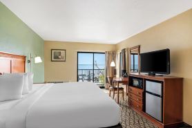 Beachfront Hotel Houghton Lake