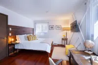 Cozy House with a Lovely Treehouse. 7-Person Hot Tub. Pet Friendly. Hiking. Lake