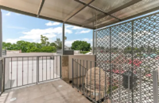 Primavera By Homirent