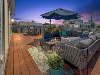 Central Air and Outdoor Living Space - Stunning Coastal Haven 차탐 호텔