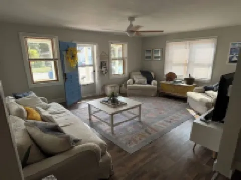 Sullivan Summer House - walk to downtown + beach Hotels in Manistee