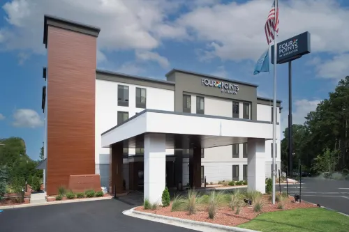 Four Points by Sheraton Fayetteville Fort Liberty - bar
