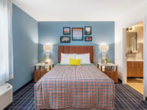 Uptown Suites Extended Stay Charlotte NC - Concord فنادق في كونكورد