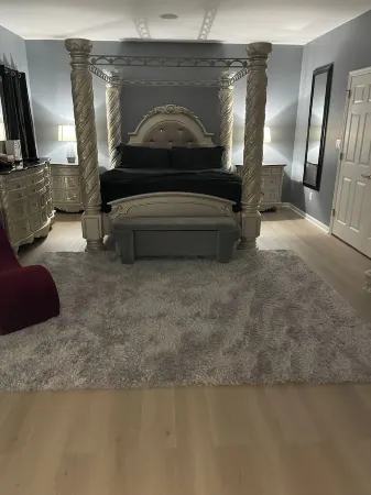 Peace of mind on a big mansion, close to all local stores.