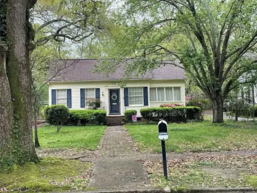 Charming 1930's Euclid Ave Bungalow Hotels in Laurel