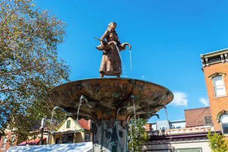 Heart of Mainstrasse Apt 2