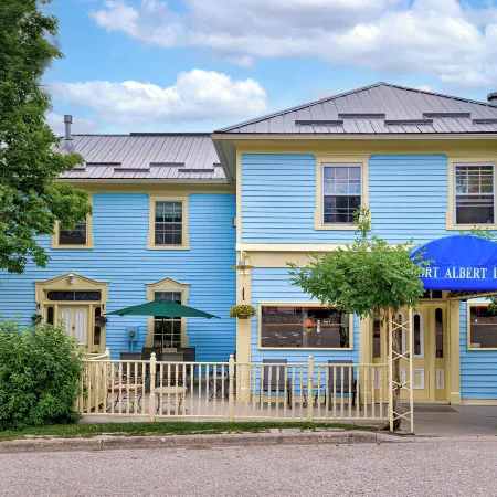 Port Albert Inn and Cottages