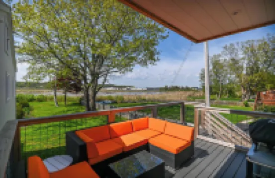 Latitude Adjustment Walk to Beach & Dining!