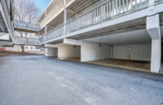 All is Wells Incredible Location! Walk to Beach