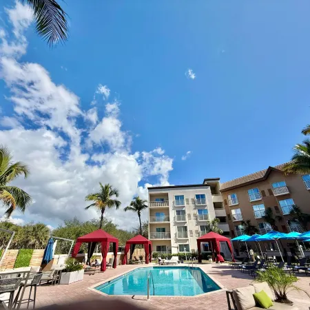 Holiday Inn Express & Suites NAPLES DOWNTOWN - 5TH AVENUE by IHG