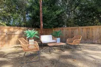The Nest in OS-Steps to Downtown, Minutes to the Beach + Golf Cart Available