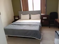 호텔 샤히 다르바르 나브사리 호텔