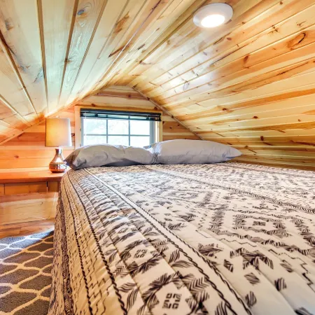 Cozy Lake Sardis Cabin w/ Stunning View!