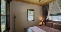 Lakefront Cabin #1-REMOTE, RECOMMEND SUV/TRUCK, PRIMITIVE RD! Lake Pend Oreille