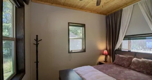 Lakefront Cabin #1-REMOTE, RECOMMEND SUV/TRUCK, PRIMITIVE RD! Lake Pend Oreille