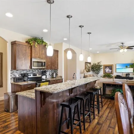 Elegant and spacious home perfectly located to National Parks and more