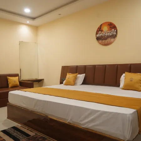 Raj Kamal Hotel & Garden