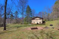 Smoky Mountain Getaway. Enjoy Seclusion,Views,Motorcycling, Shops w Paved Access