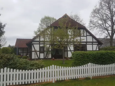 charming half-timbered house with sauna Отели в г. Эшеде