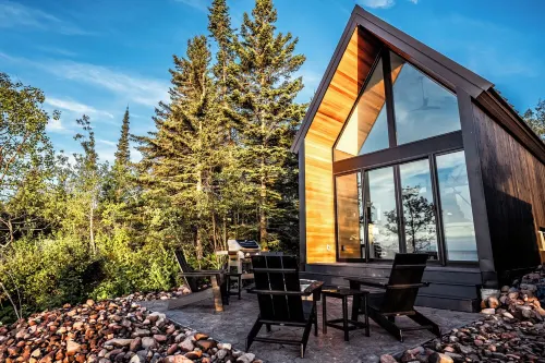 BRAND NEW Lakefront Tiny Home w/ Treehouse Sauna - Jarvi Cabin at Stay Boreal