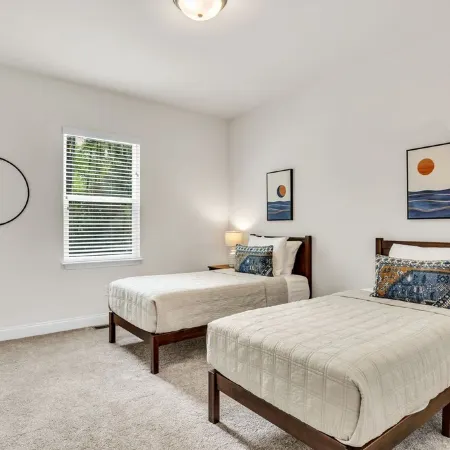 Greer Charm: Pet-Friendly 2BR with Fire Pit