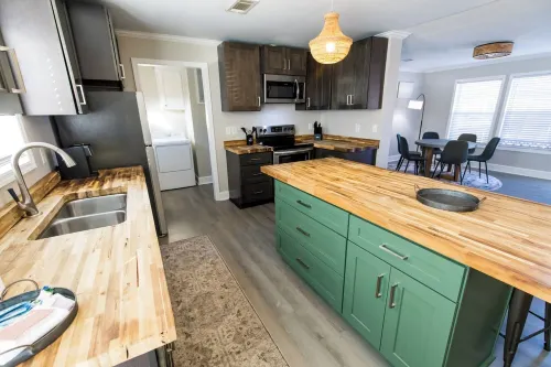 Hendrix Hideaway Hotels in Lexington