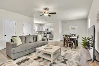 Greer Charm: Pet-Friendly 2BR with Fire Pit