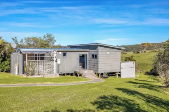 Harvest Cottage Onetangi Hotels near Waiheke Island