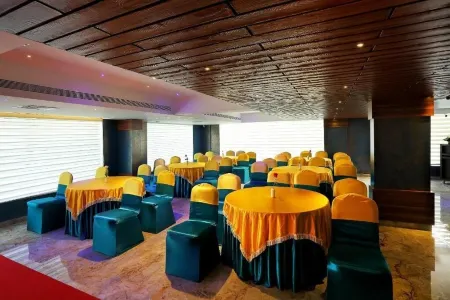 Renai Sreekrishna Отели рядом с достопримечательностью «Guruvayur temple pond»