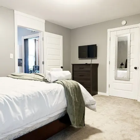 Downtown EVV 2BR- 1.5BA Apt-  Chandler A