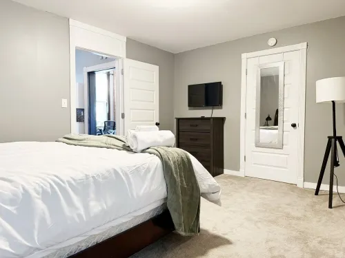Downtown EVV 2BR- 1.5BA Apt-  Chandler A