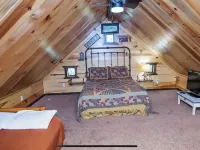 Crazy Horse is a charming Broken Bow Cabin with all the Amenities. Hotels in Broken Bow