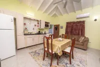 Prentice Place Lovely 1 bedroom condo with private parking. Hotels in Buckleys