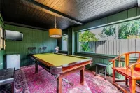 Up to 22 Guests - Just min to Clearwater Beach & Indian Rocks Beach